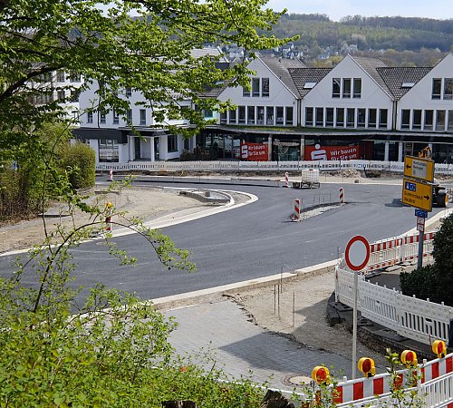 Die K 48 mit Blick auf die Sparkasse Die K 48 mit Blick auf die Sparkasse