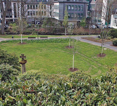 Den ältesten Teil des Kurparks gleich am Rathaus zieren nun verschiedene Obstbäume. Sobald sie tragen, heißt es: pflücken erlaubt! Den ältesten Teil des Kurparks gleich am Rathaus zieren nun verschiedene Obstbäume. Sobald sie tragen, heißt es: pflücken erlaubt!